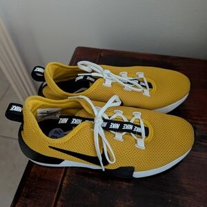 Nike Men's Yellow and Black Sneakers